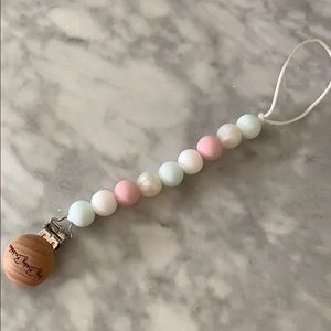Multicolor pacifier clip- pink, pearl, marble, blu
